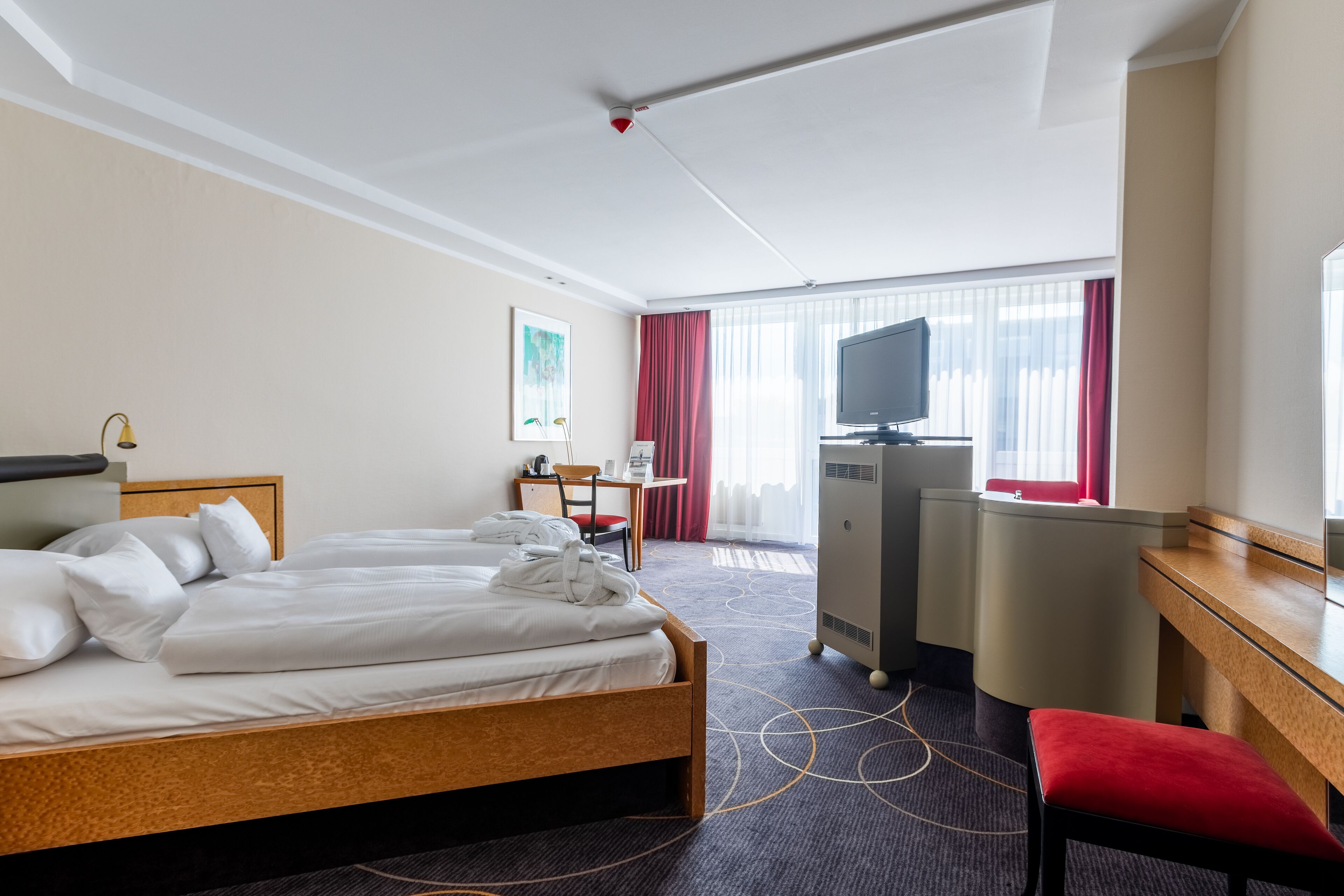 comfort room, 1 double bed (cozy sitting corner) | 1 bedroom, hypo-allergenic bedding, desk, laptop workspace