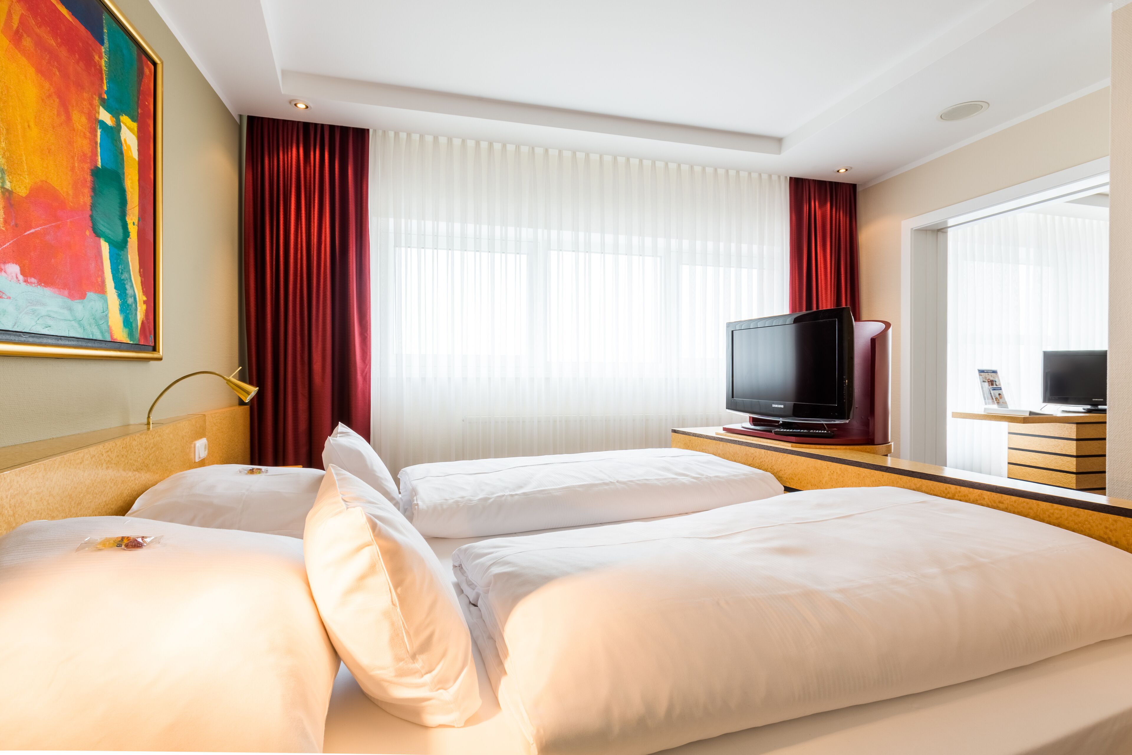 suite | 1 bedroom, hypo-allergenic bedding, desk, laptop workspace