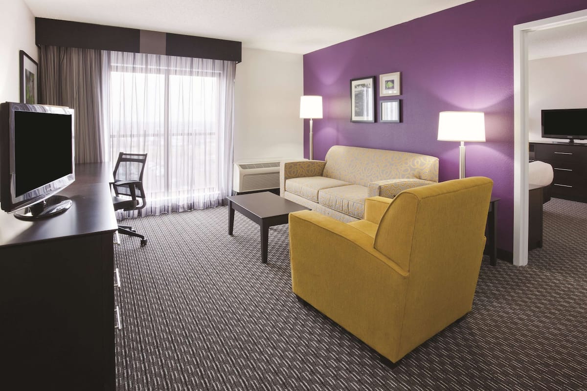 Deluxe Suite, 1 King Bed, Non Smoking (Deluxe Family Suite)