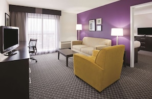 Deluxe Suite, 1 King Bed, Non Smoking (Deluxe Family Suite) | Premium bedding, pillowtop beds, desk, laptop workspace