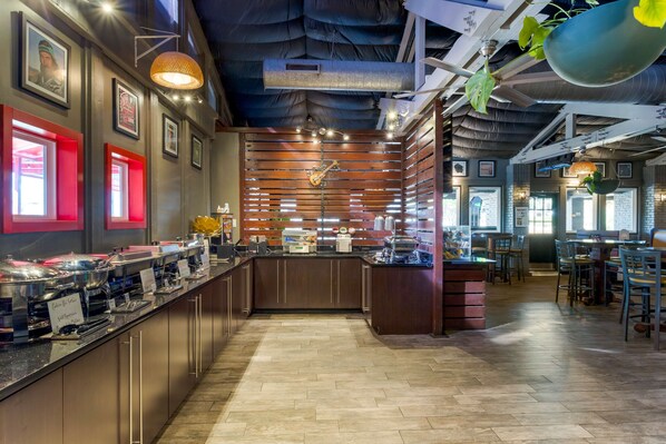 Buffet déjeuner gratuit tous les jours