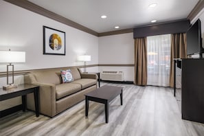 Suite, 2 camas matrimoniales, con acceso para personas discapacitadas (with Sofabed) | 1 habitación y ropa de cama de alta calidad