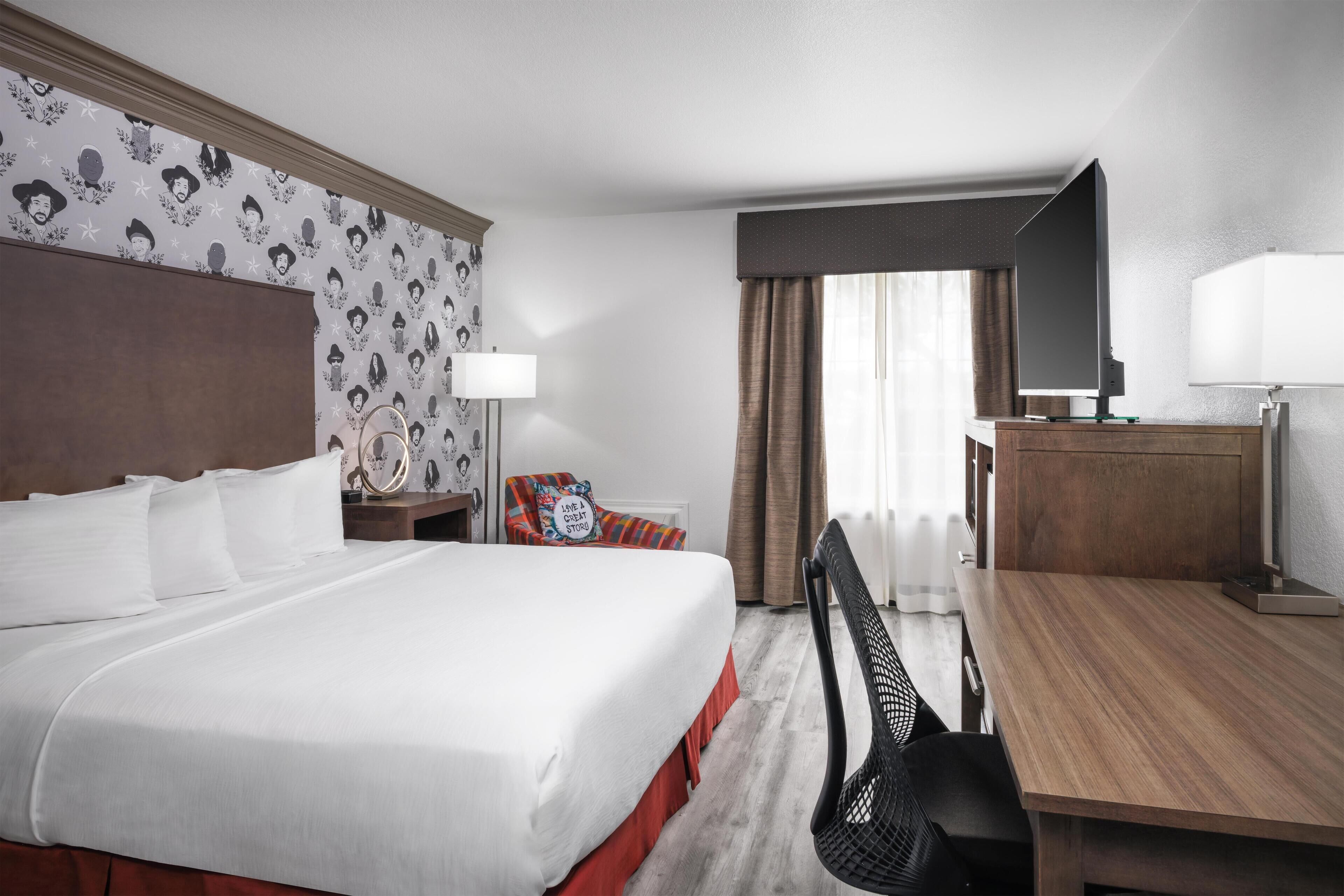 Standard Room, 1 King Bed, Accessible, Refrigerator & Microwave | Premium bedding, in-room safe, desk, laptop workspace