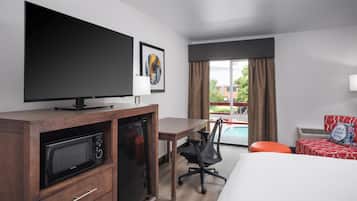 Standard Room, 1 King Bed, Refrigerator & Microwave, Courtyard View | Premium bedding, in-room safe, desk, laptop workspace