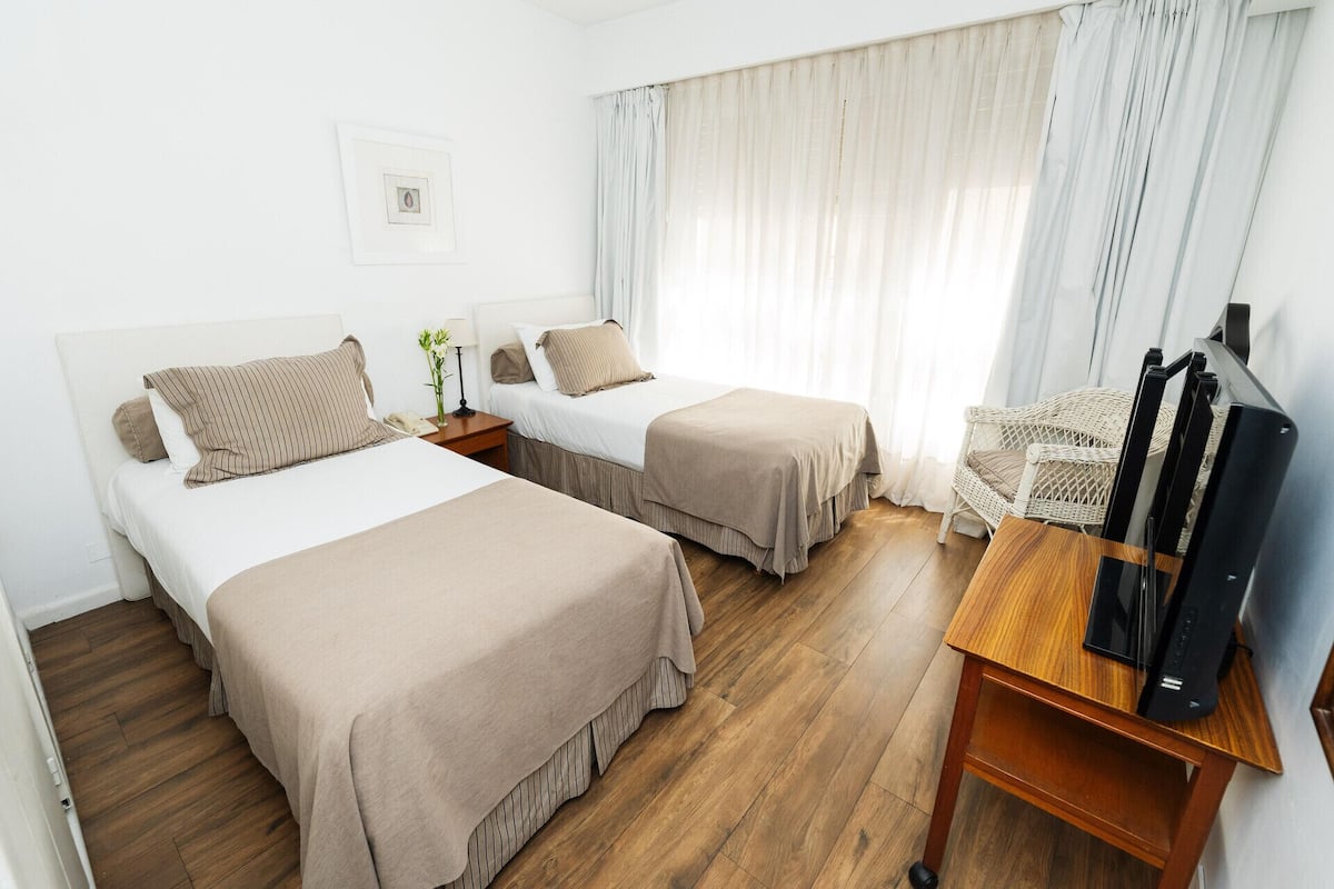 2 habitaciones, ropa de cama de alta calidad y edredón