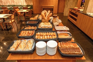 Desayuno bufé gratuito y diario