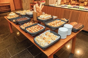 Free daily buffet breakfast