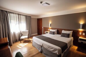 Superior Room, 1 Queen Bed (Clean) | Minibar, in-room safe, desk, laptop workspace - Hotel Trianon Paulista (São Paulo)