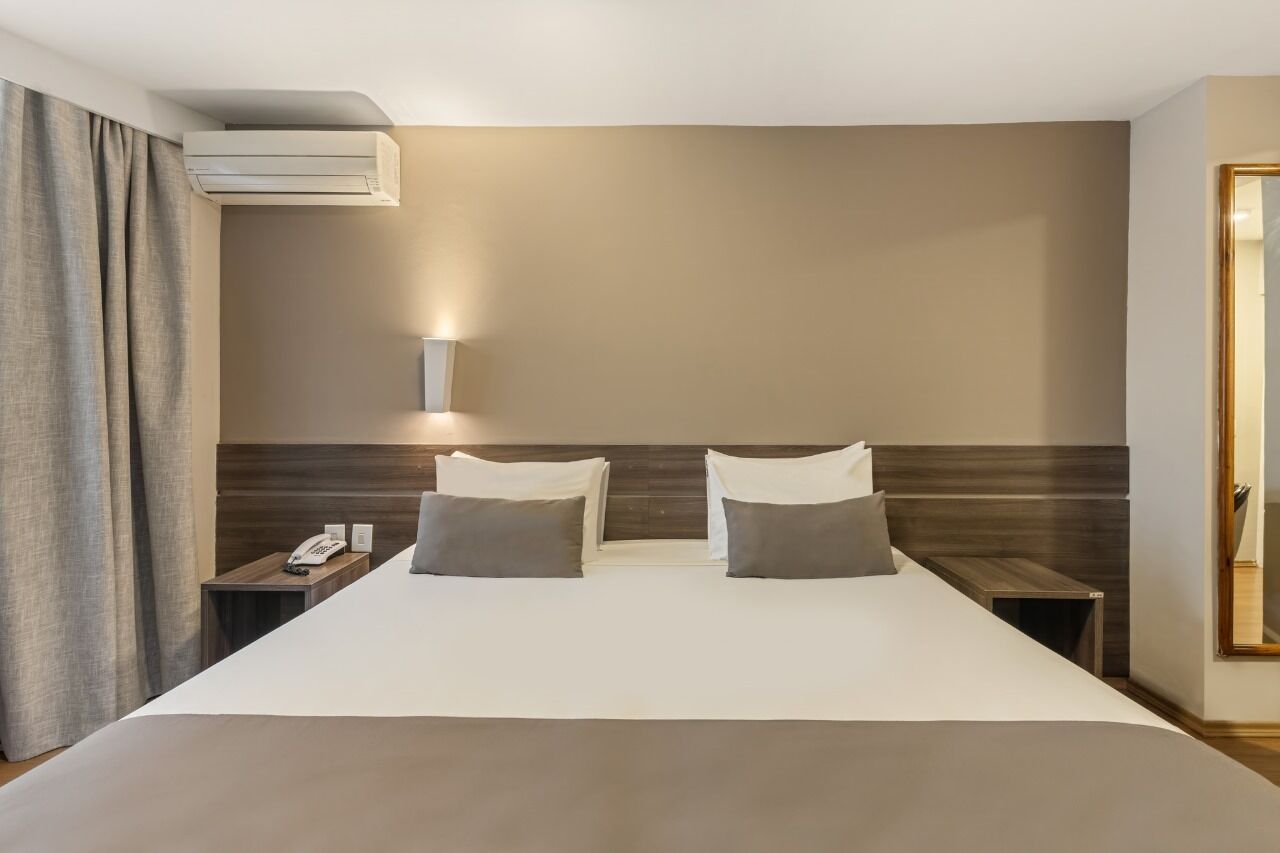 executive double room (clean) | 1 bedroom, minibar, in-room safe, desk