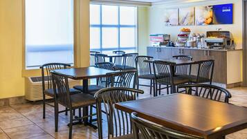 Buffet déjeuner gratuit tous les jours