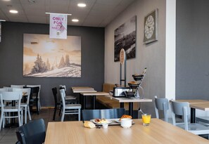 Frokostbuffé hver dag (mot et tillegg)