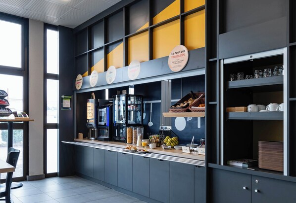 Buffet déjeuner servi tous les jours en supplément