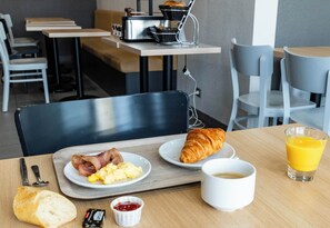 Desayuno buffet todos los días (con cargo) 
