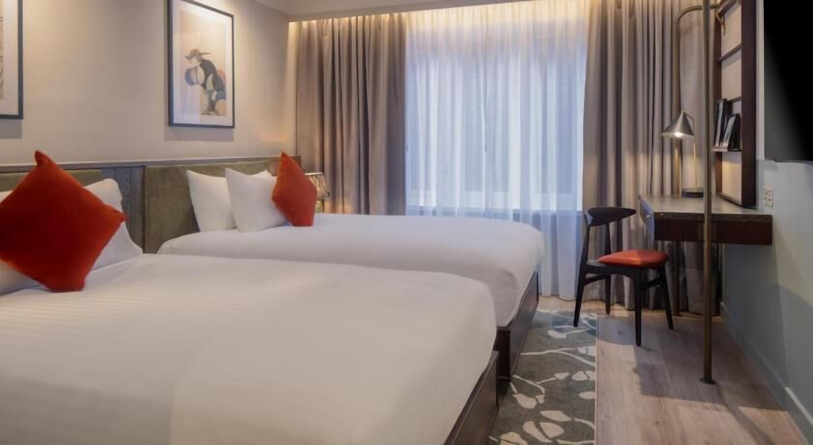 Safe på rommet, skrivebord, lydisolert og strykejern/-brett