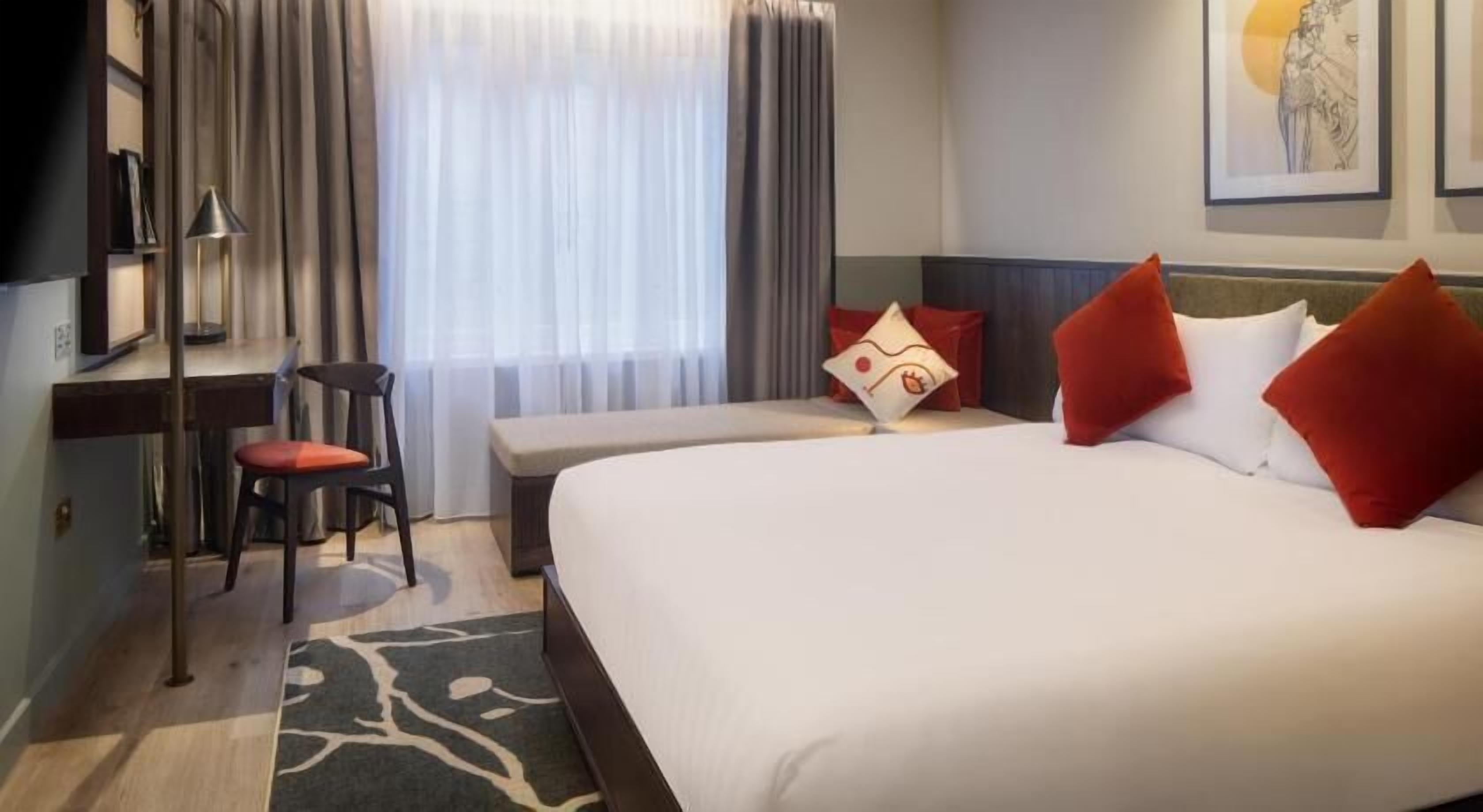 Safe på rommet, skrivebord, lydisolert og strykejern/-brett