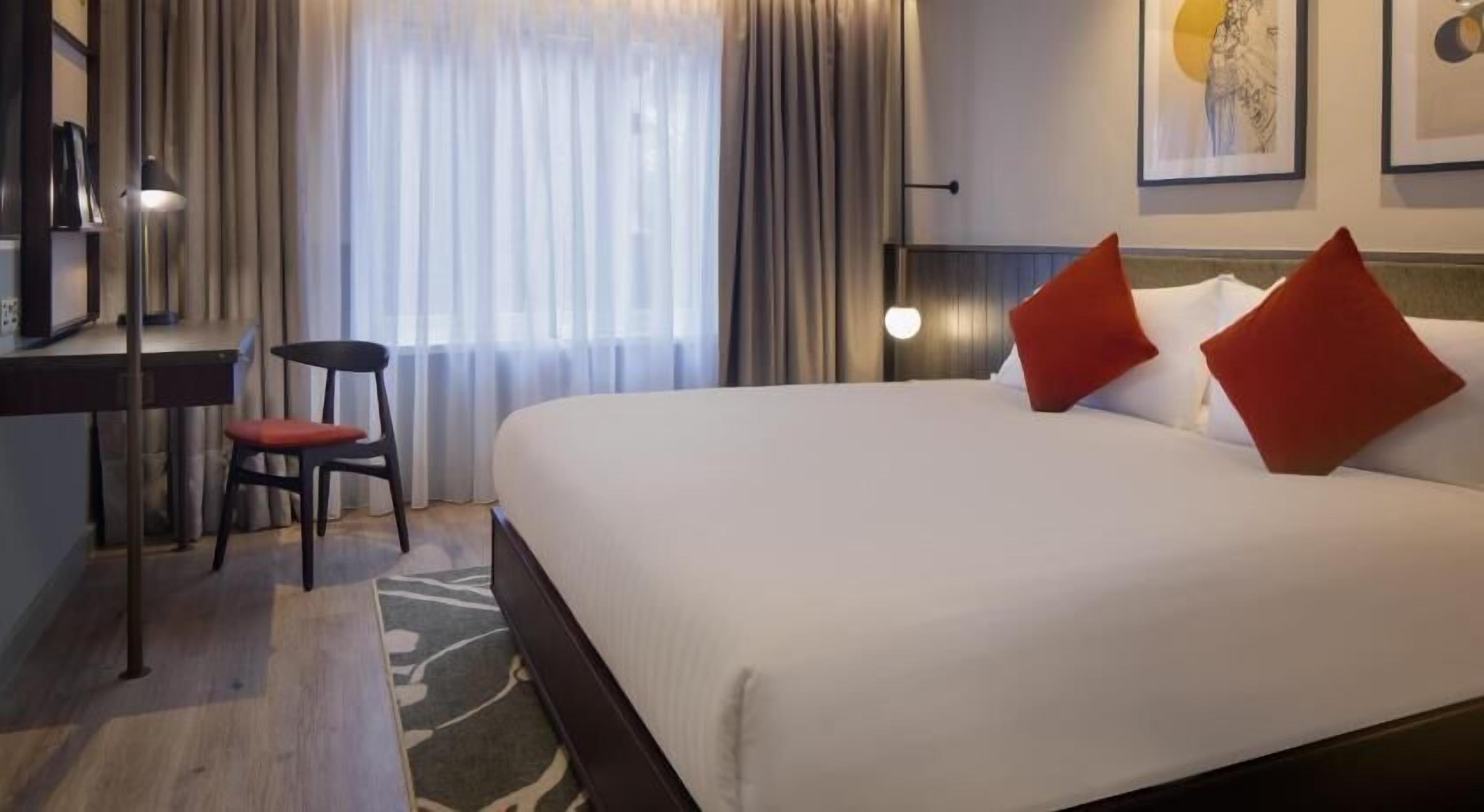 Safe på rommet, skrivebord, lydisolert og strykejern/-brett