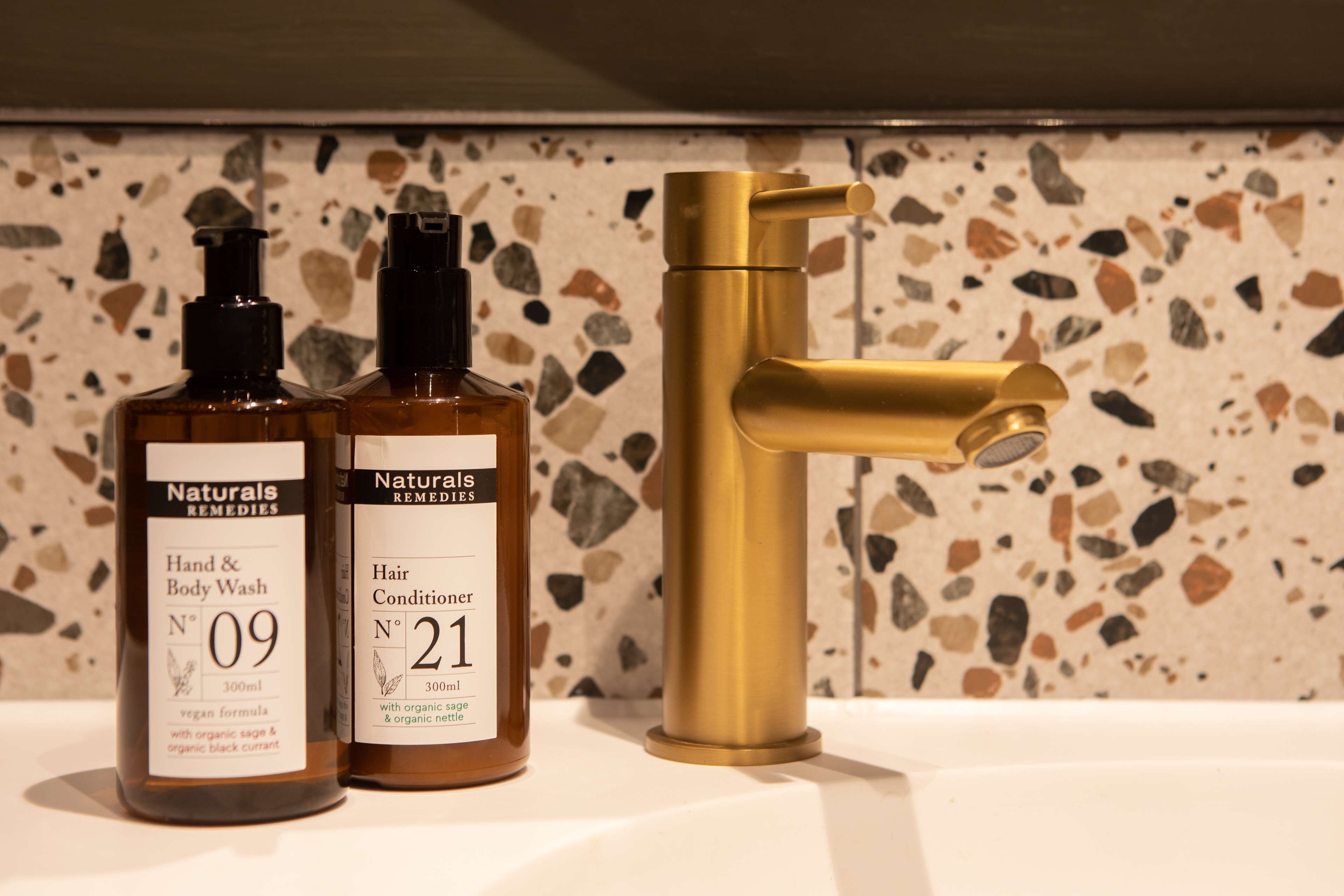 shower, rainfall showerhead, free toiletries, hair dryer