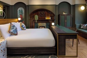 In-room safe, desk, soundproofing, iron/ironing board - The Samuel Ryder Hotel St Albans, Tapestry Collection Hilton (St Albans)