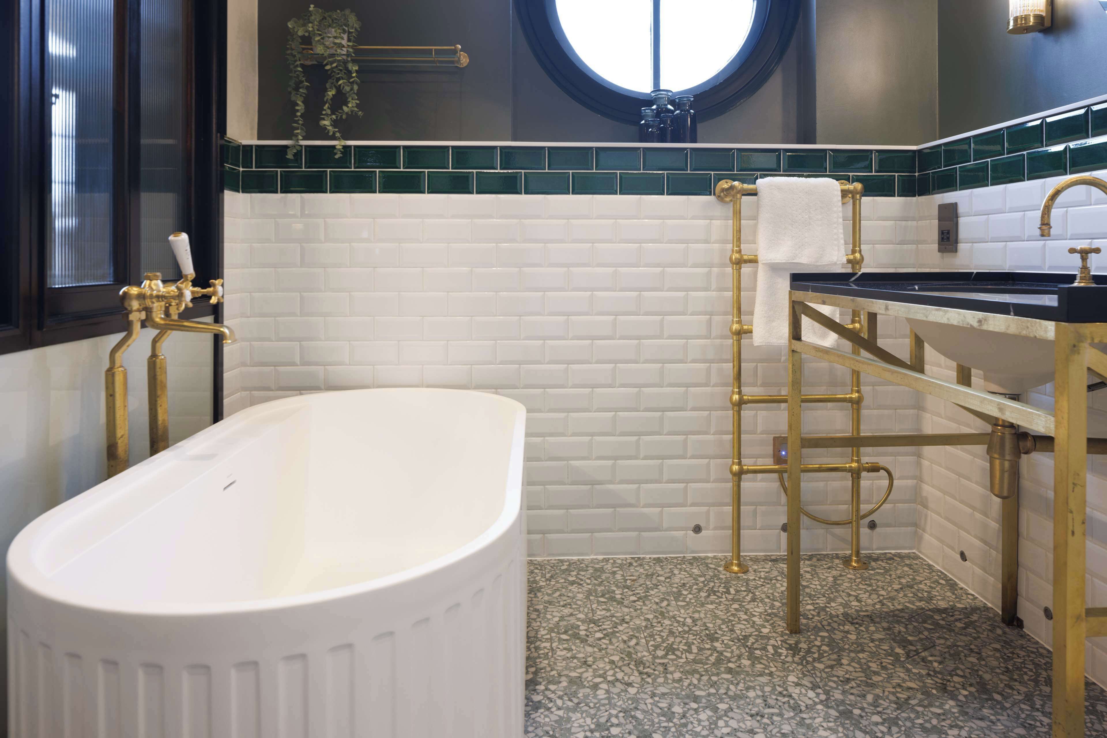 shower, rainfall showerhead, free toiletries, hair dryer