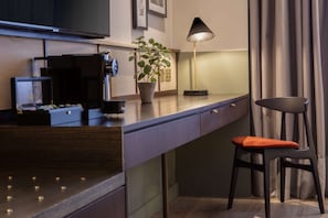 Deluxe Room, 1 King Bed | In-room safe, desk, soundproofing, iron/ironing board