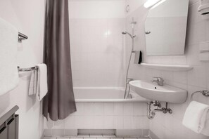 Ensemble douche/baignoire, articles de toilette écologiques