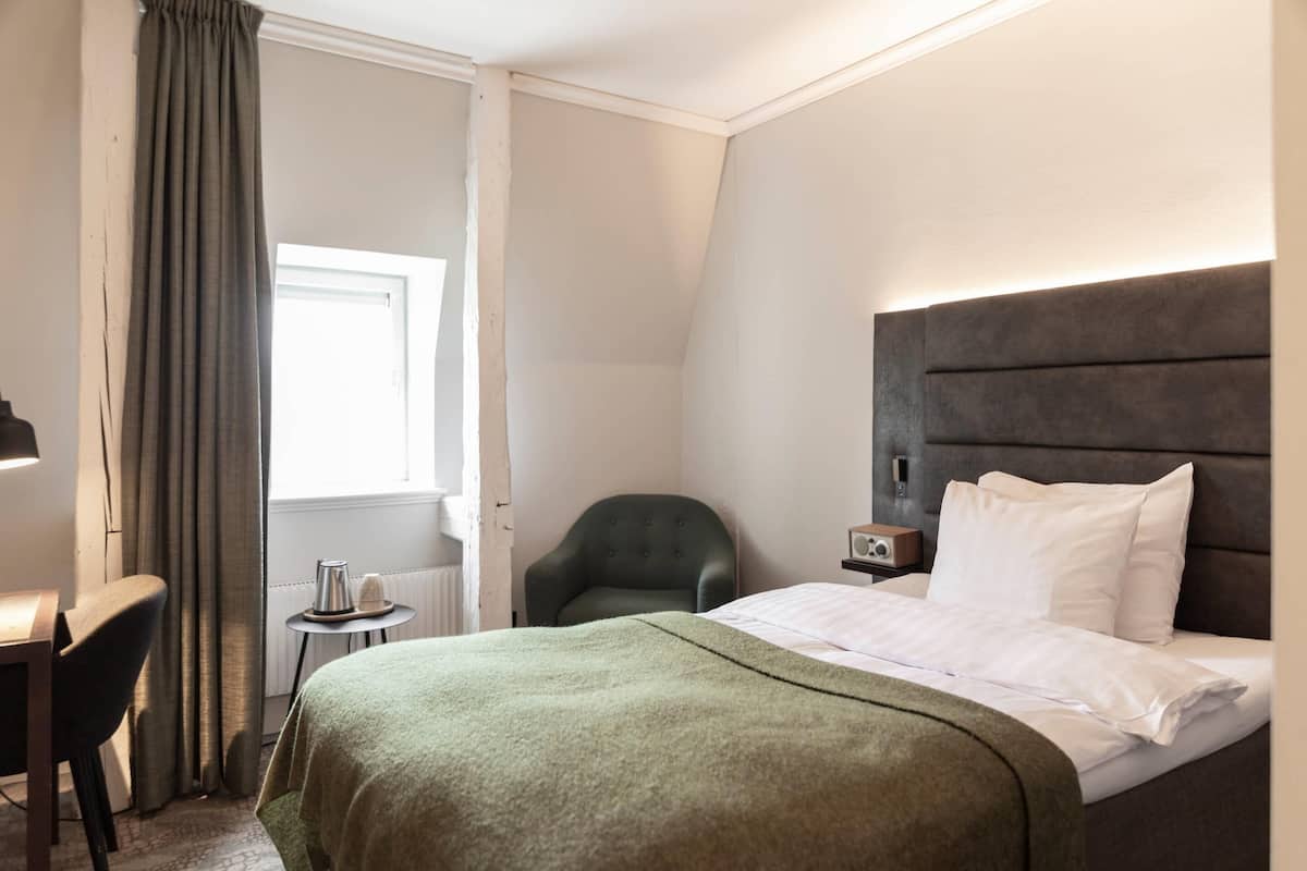 Single Room (Compact)