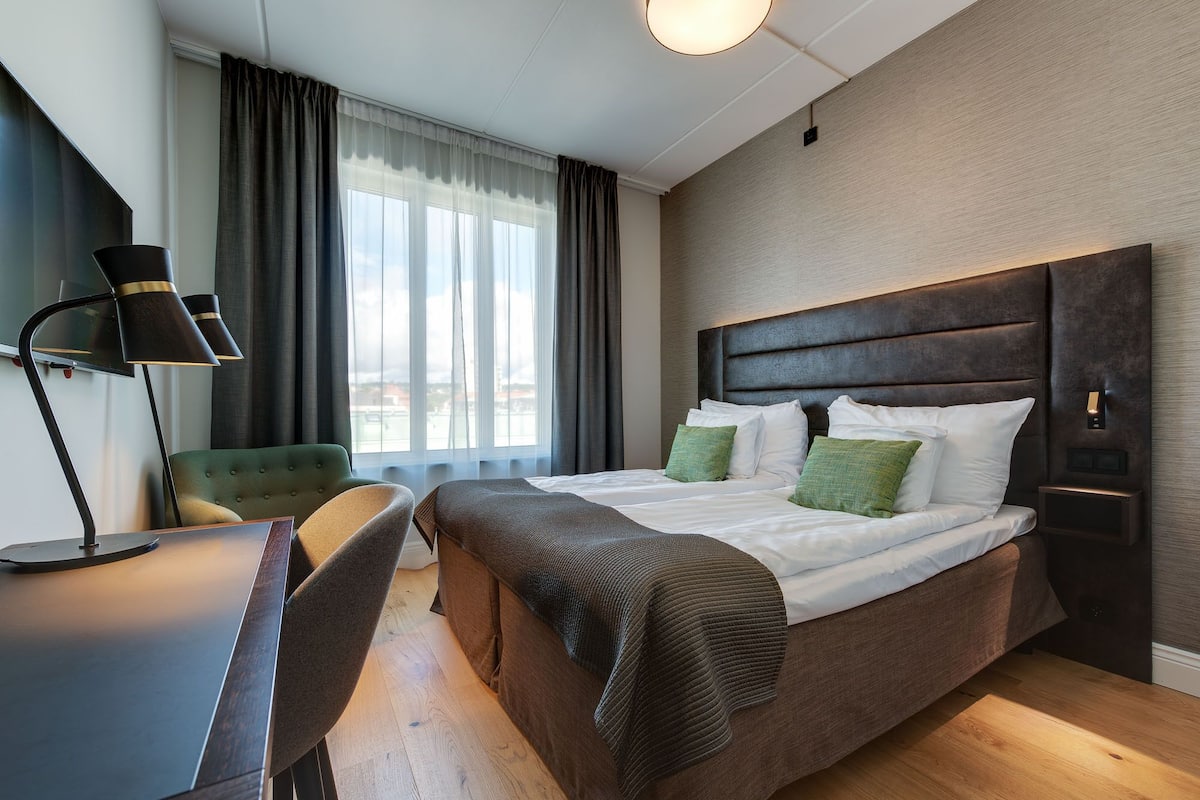 superior room, 1 double bed | desk, iron/ironing board, cots/infant beds, wifi