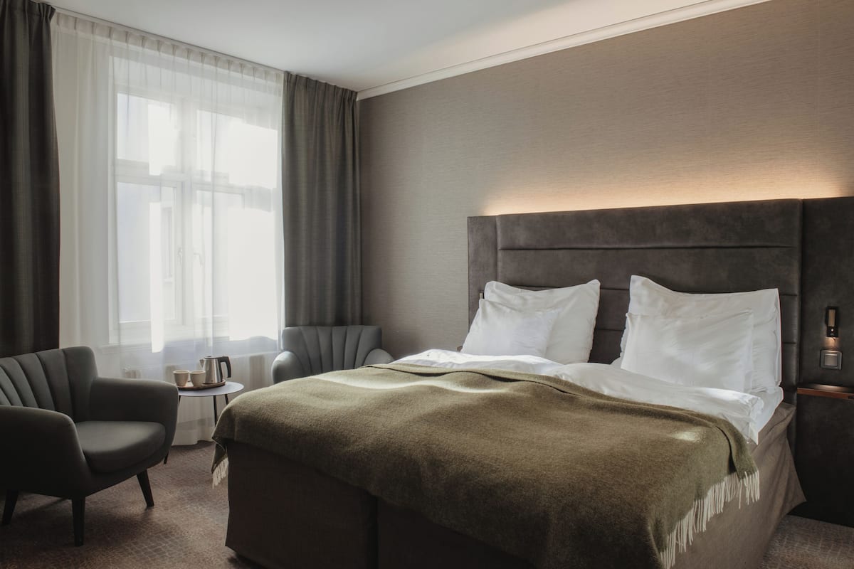 Superior Twin Room, Non Smoking | Desk, blackout drapes, iron/ironing board, cribs/infant beds