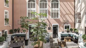 Petit déjeuner complet compris tous les jours