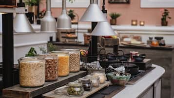 Petit déjeuner complet compris tous les jours