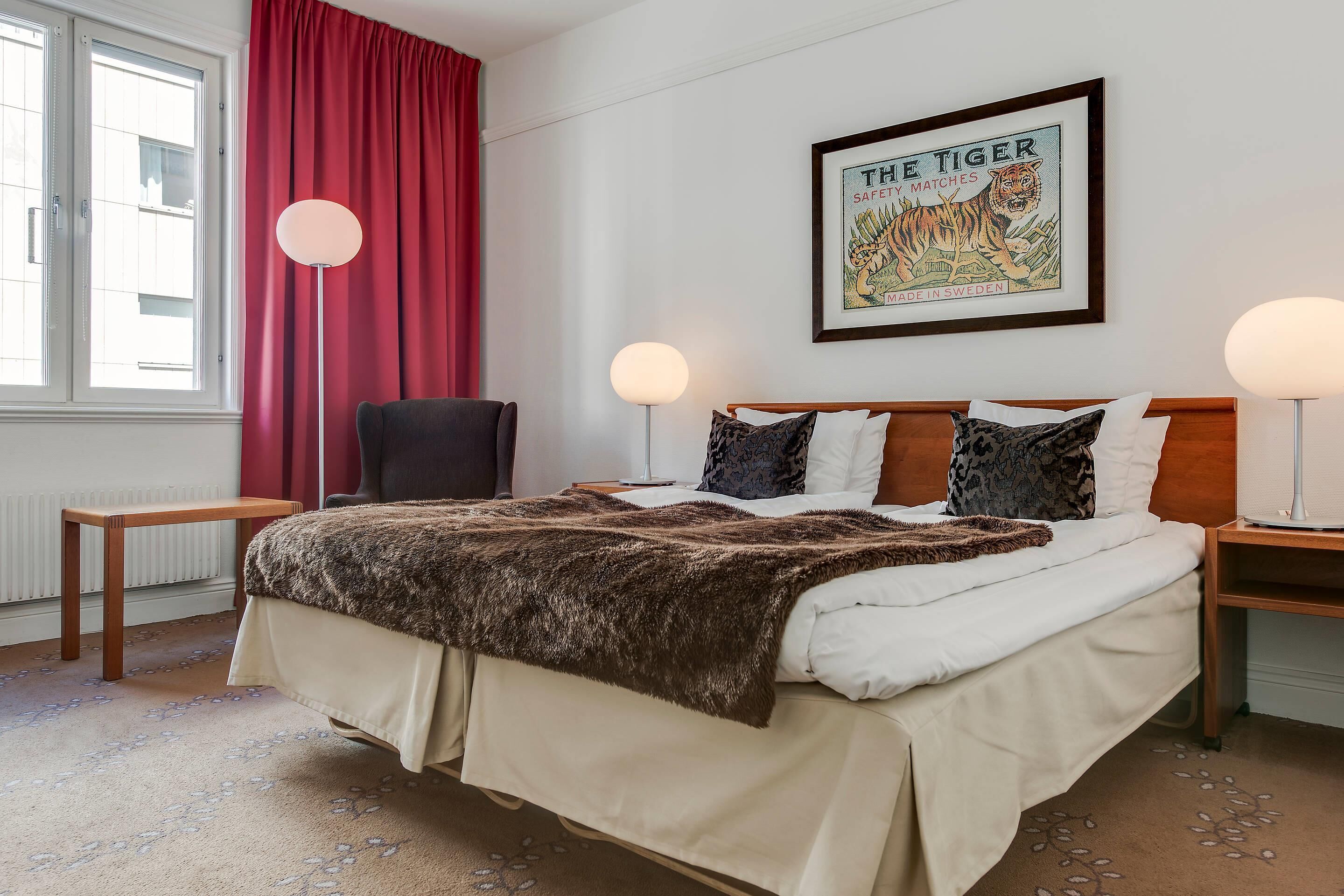 Phòng Tiêu chuẩn, 2 giường đơn | Bàn, màn/rèm cản sáng, bàn ủi/dụng cụ ủi quần áo 