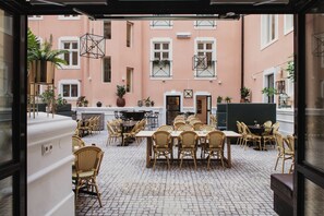 朝食、ディナーに営業 (モダン ヨーロッパ料理)