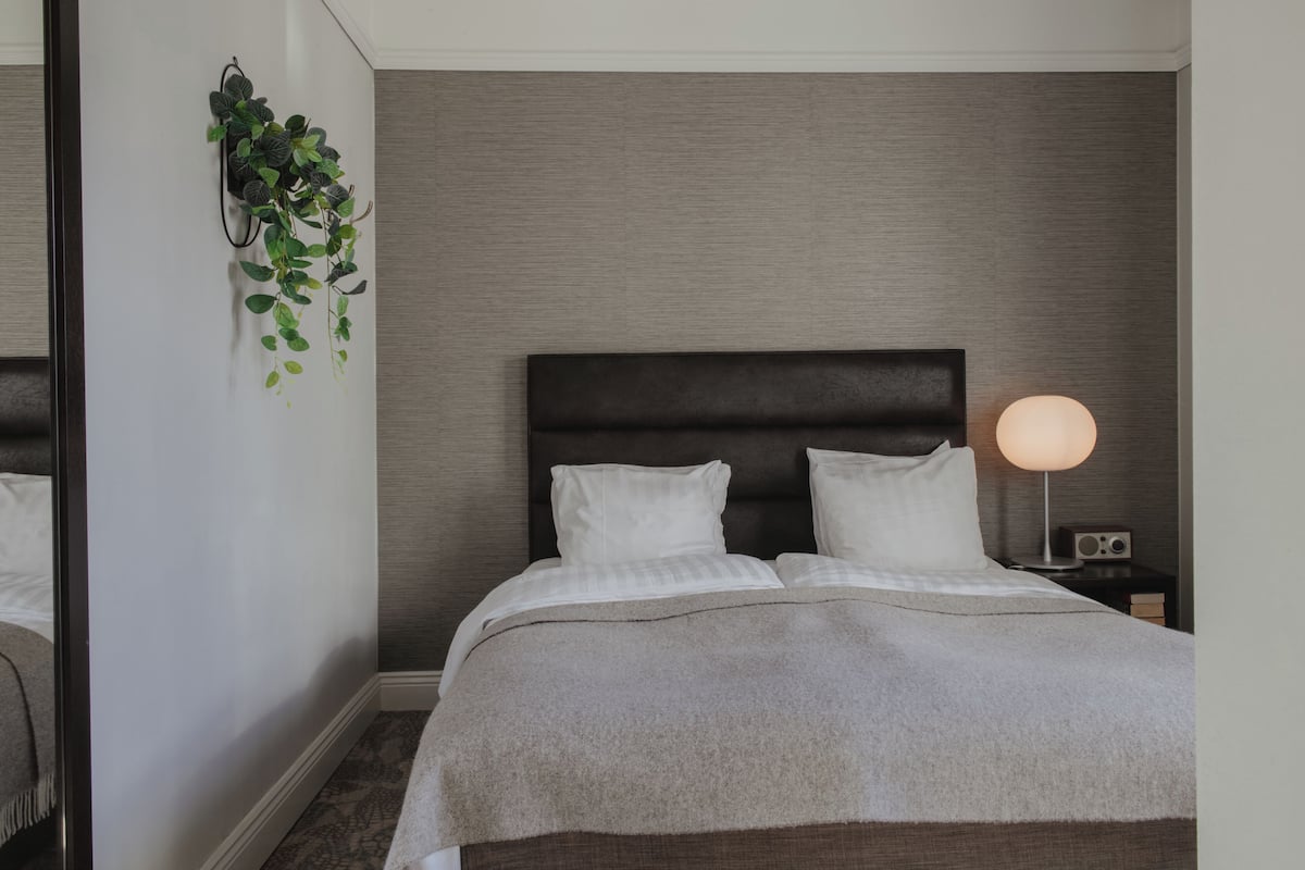 Standard Double Room, Non Smoking | Desk, blackout drapes, iron/ironing board, cribs/infant beds