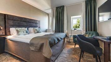 Standard Double Room, Non Smoking | Desk, blackout drapes, iron/ironing board, cribs/infant beds