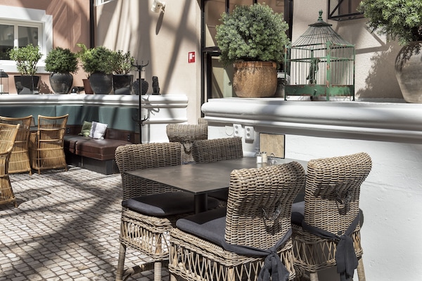 Se sirven desayunos y cenas, cocina europea moderna