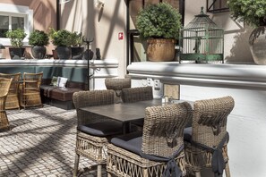 供應早餐和晚餐,現代歐洲料理