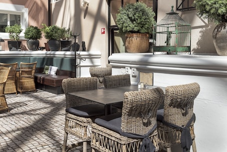 Se sirven desayunos y cenas, cocina europea moderna