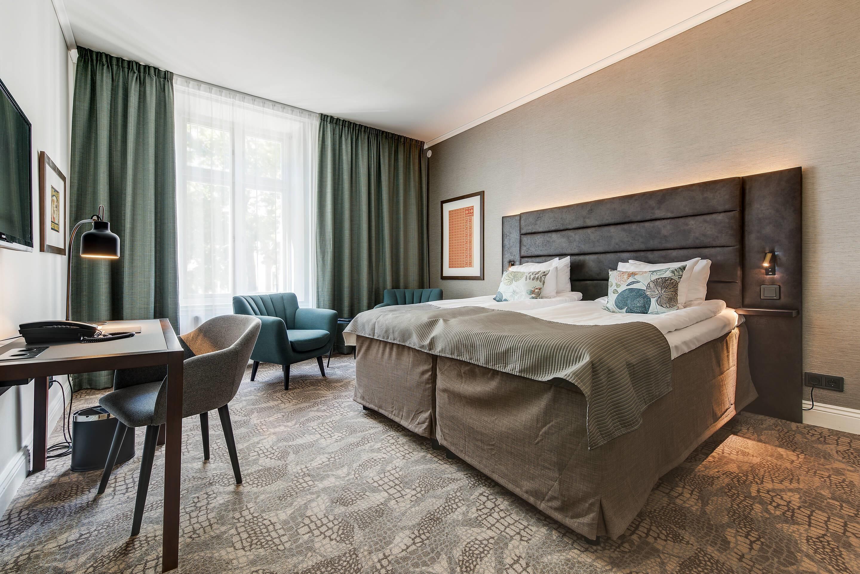 Phòng 2 giường đơn Superior, không hút thuốc | Bàn, màn/rèm cản sáng, bàn ủi/dụng cụ ủi quần áo 