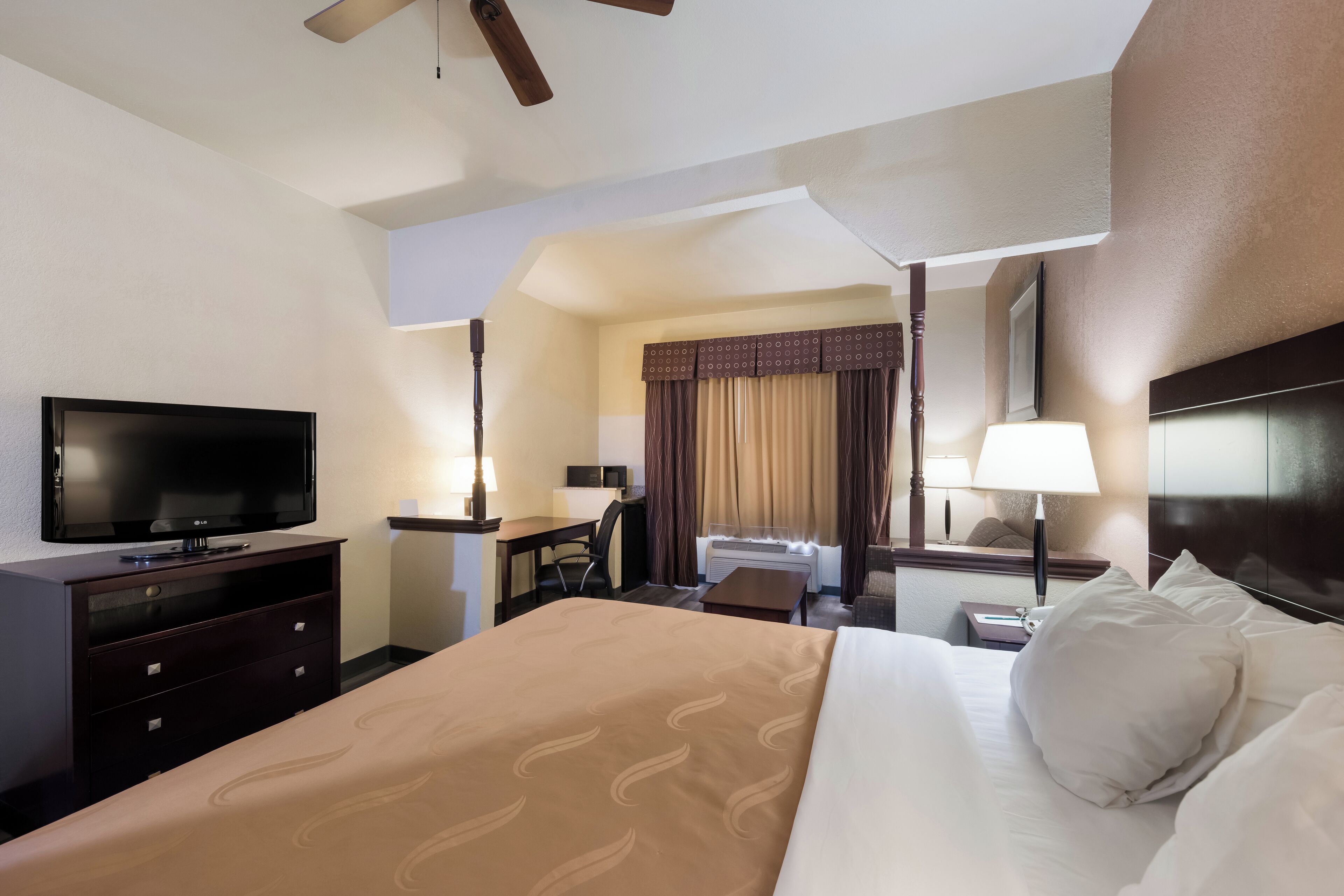 Suite, 1 King Bed with Sofa bed, Non Smoking | Iron/ironing board, rollaway beds, free WiFi, bed sheets