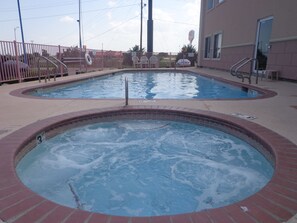 Outdoor spa tub - Quality Inn & Suites Terrell (Terrell)