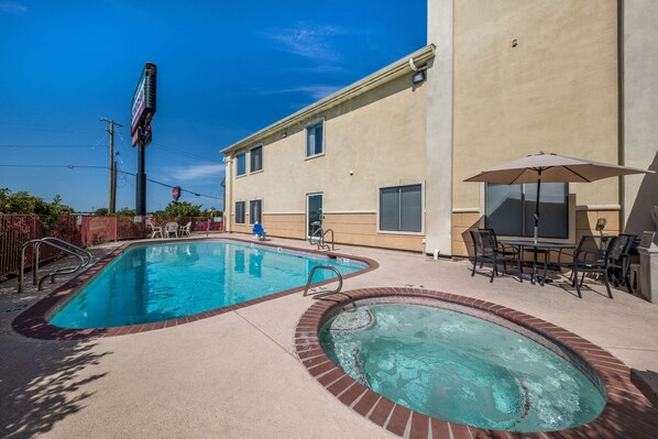 Seasonal outdoor pool
