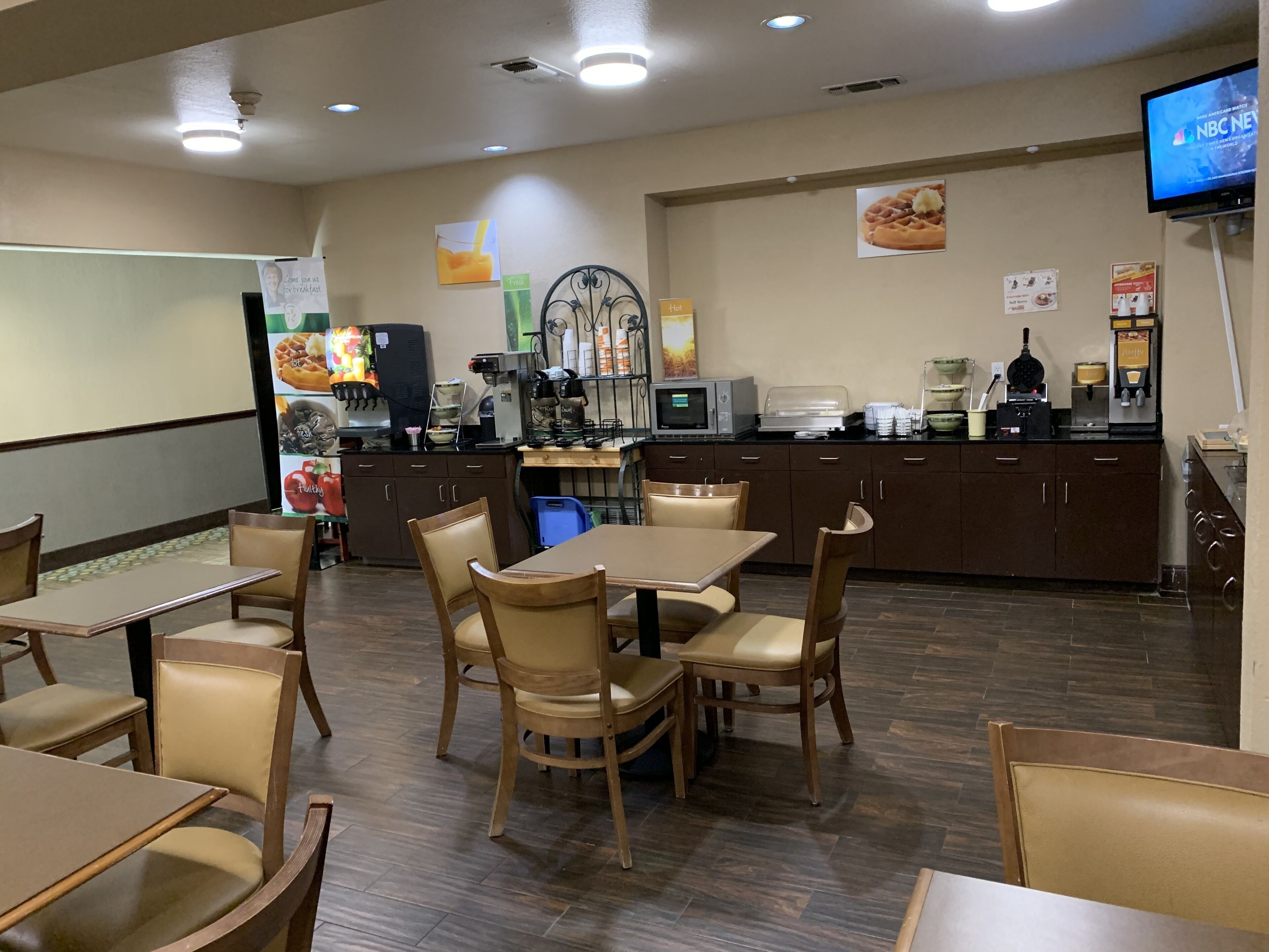 free daily continental breakfast