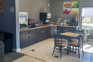 Free continental breakfast 