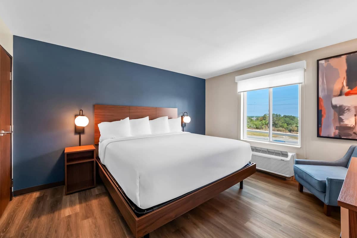 Suite, 1 King Bed with Sofa bed, Non Smoking | Desk, iron/ironing board, free WiFi, bed sheets