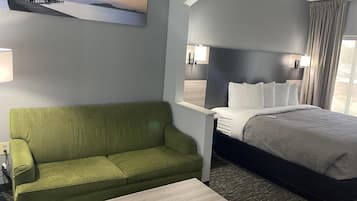 Suite, 1 Tempat Tidur King dengan tempat tidur Sofa, Bebas Asap Rokok | Meja kerja, setrika/meja setrika, Wi-Fi gratis, dan seprai linen