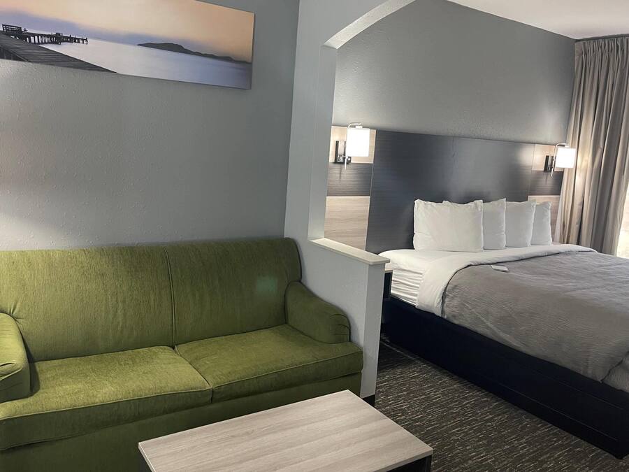 Suite, 1 King-Bett und Schlafsofa, Nichtraucher | Schreibtisch, Bügeleisen/Bügelbrett, kostenloses WLAN, Bettwäsche