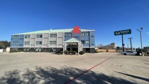 Front of property - Quality Suites Abilene Mall Area (Abilene)