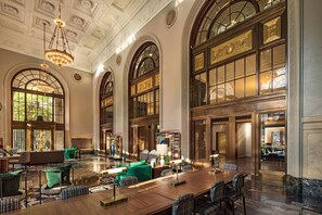 Lobby lounge
