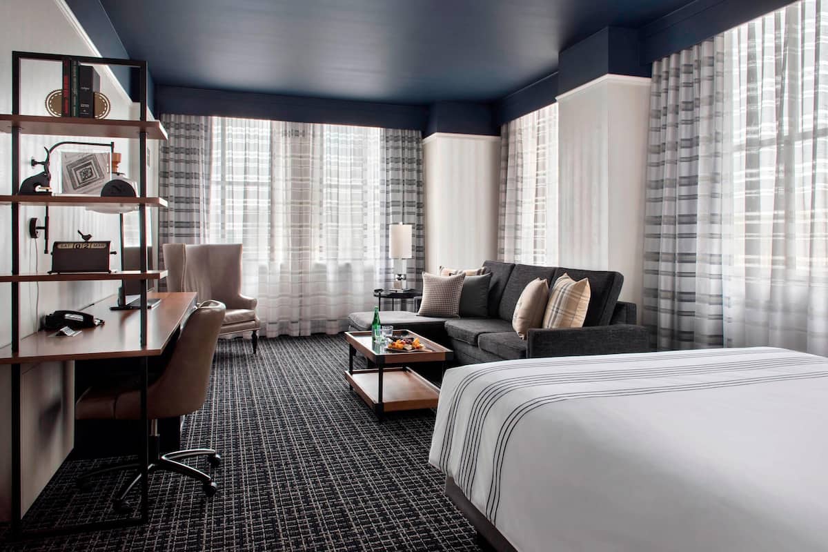 Studio Suite, 1 King Bed with Sofa bed, Non Smoking | 1 bedroom, premium bedding, in-room safe, desk