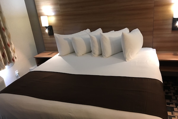 Camera premium con 1 matr. grande | Materassi a doppio strato, con stile personalizzato, una scrivania